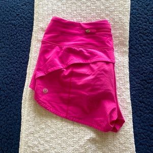 Lulu lemon speed up low rise sonic pink 2.5 shorts